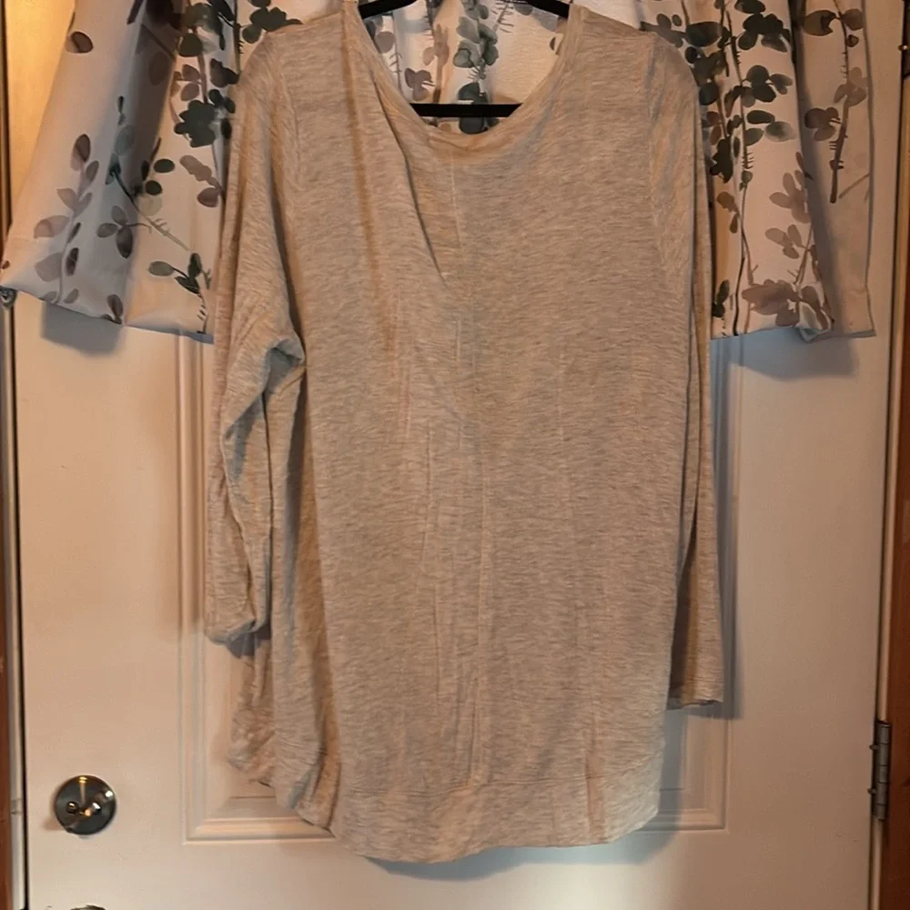 Women's Cream Top - Picture 3 of 3